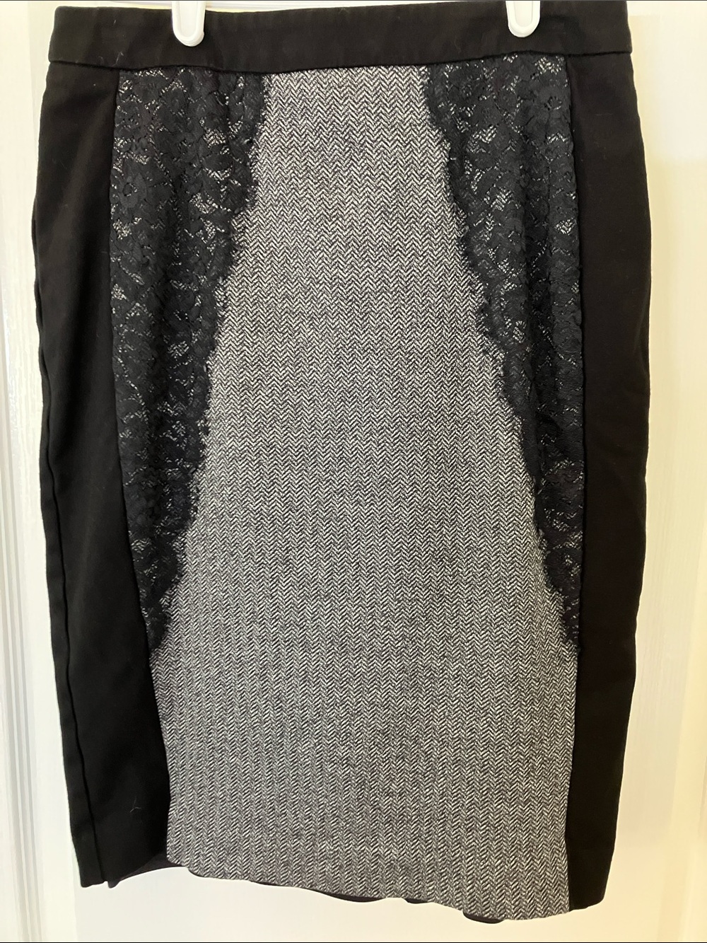 Medium knit skirt with full knit lining